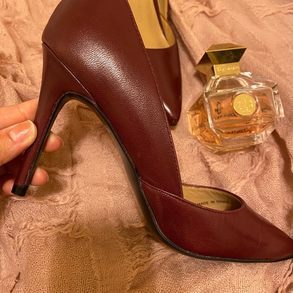 🌟Burgundy Banana Republic High Heels🌟 - Picture 2 of 10